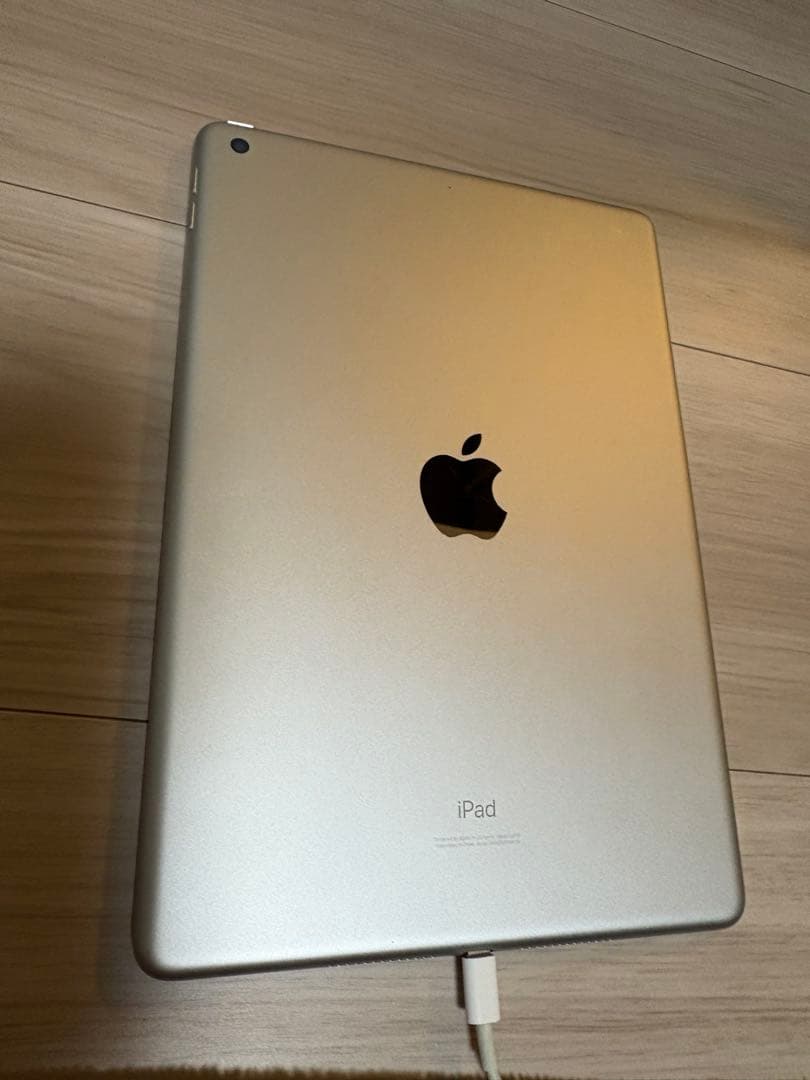 iPad 第７世代　10.２インチ シルバー 本体＋箱