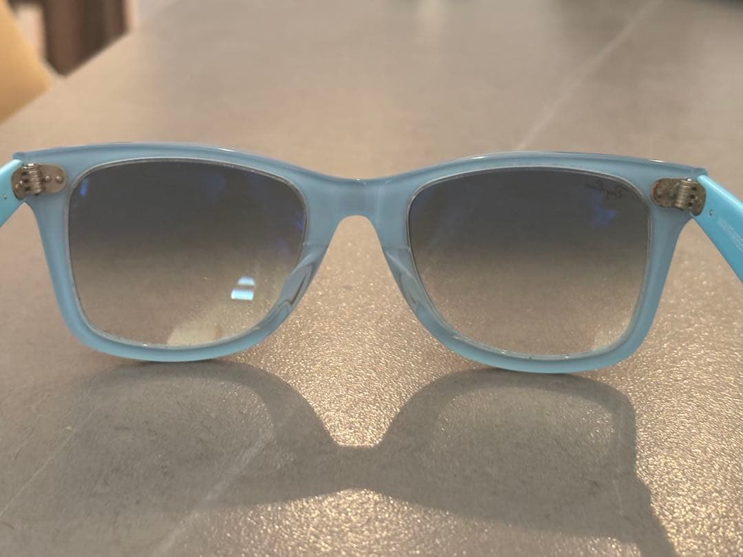 Raybanの定番モデル WAYFARER（ウェイファーラー） のサングラスです