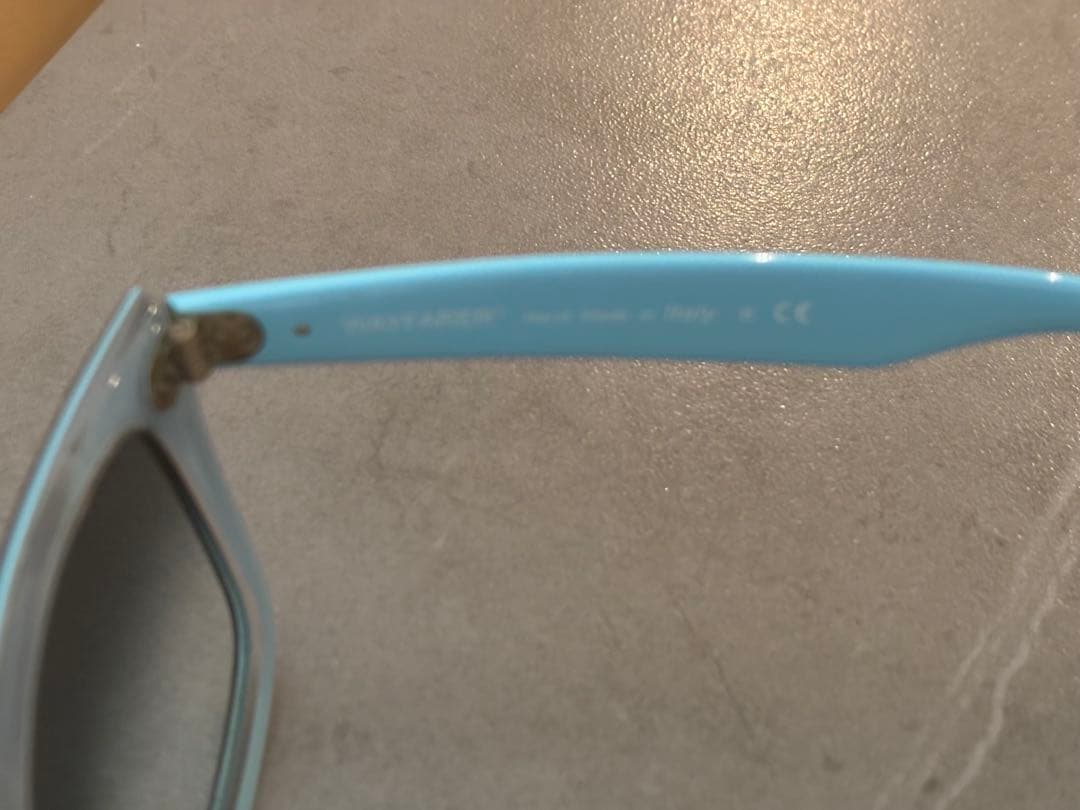 Raybanの定番モデル WAYFARER（ウェイファーラー） のサングラスです