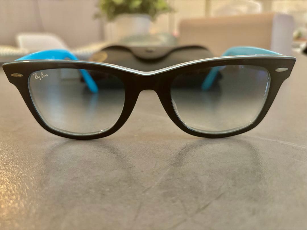 Raybanの定番モデル WAYFARER（ウェイファーラー） のサングラスです