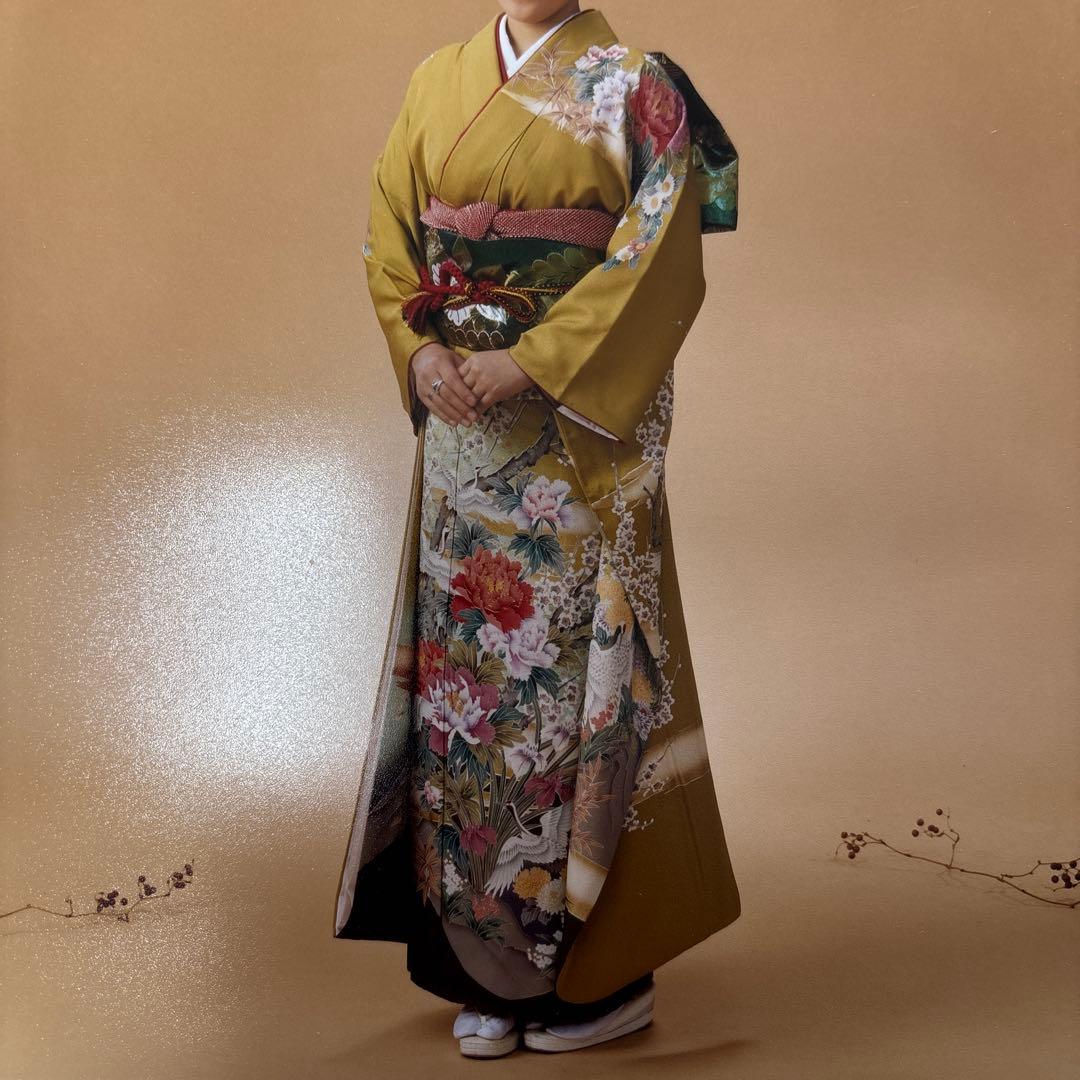 金色と緑色の振袖　着物