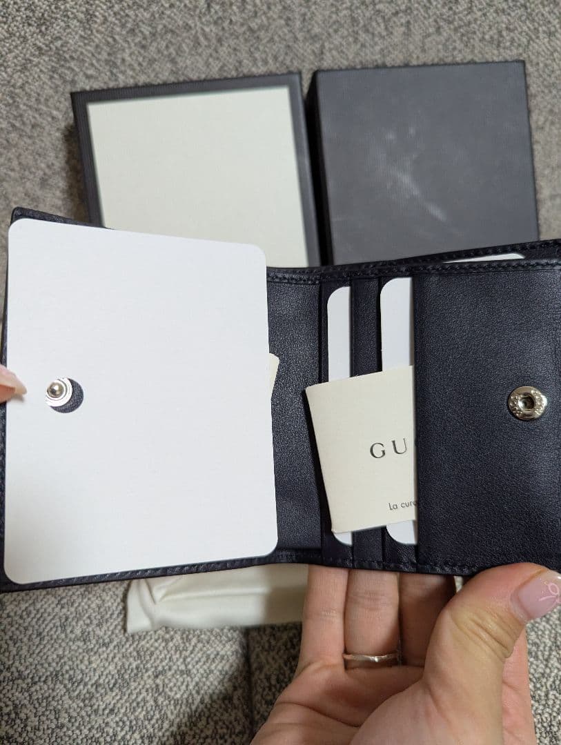 GUCCI ネイビー 二つ折り財布
