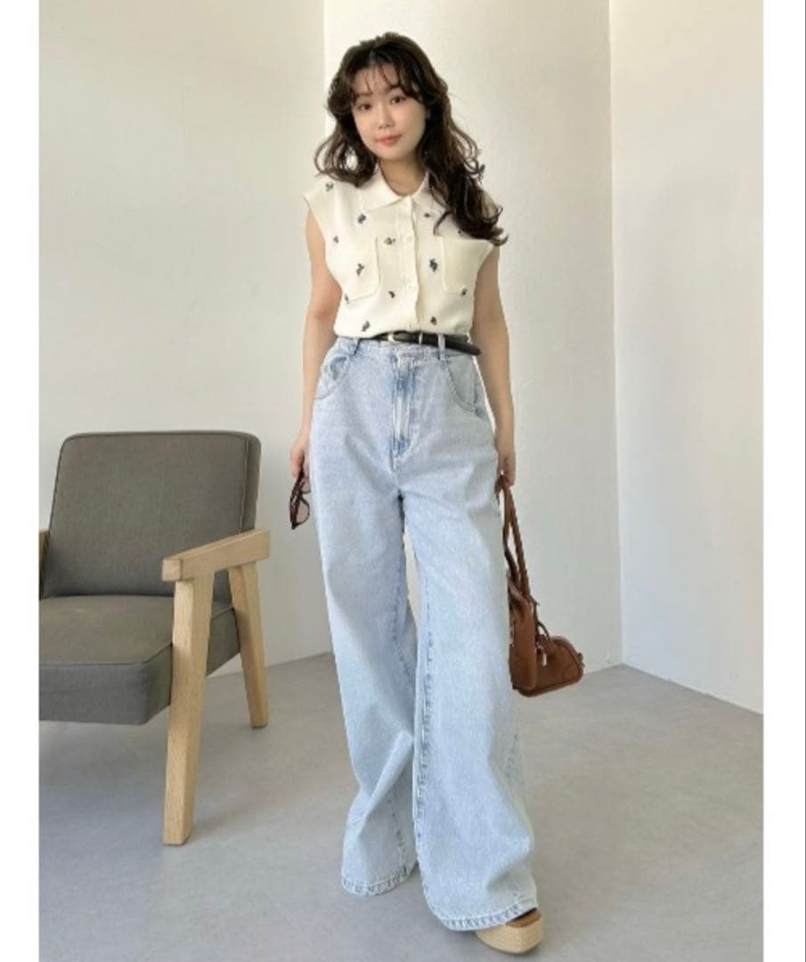 【完売商品】フルーツ刺繍ポロカラーノースリニットジレ※新品タグ付き