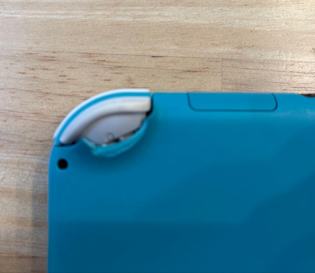 Nintendo Switch Lite ターコイズ　ZRボタンカバー欠けアリ