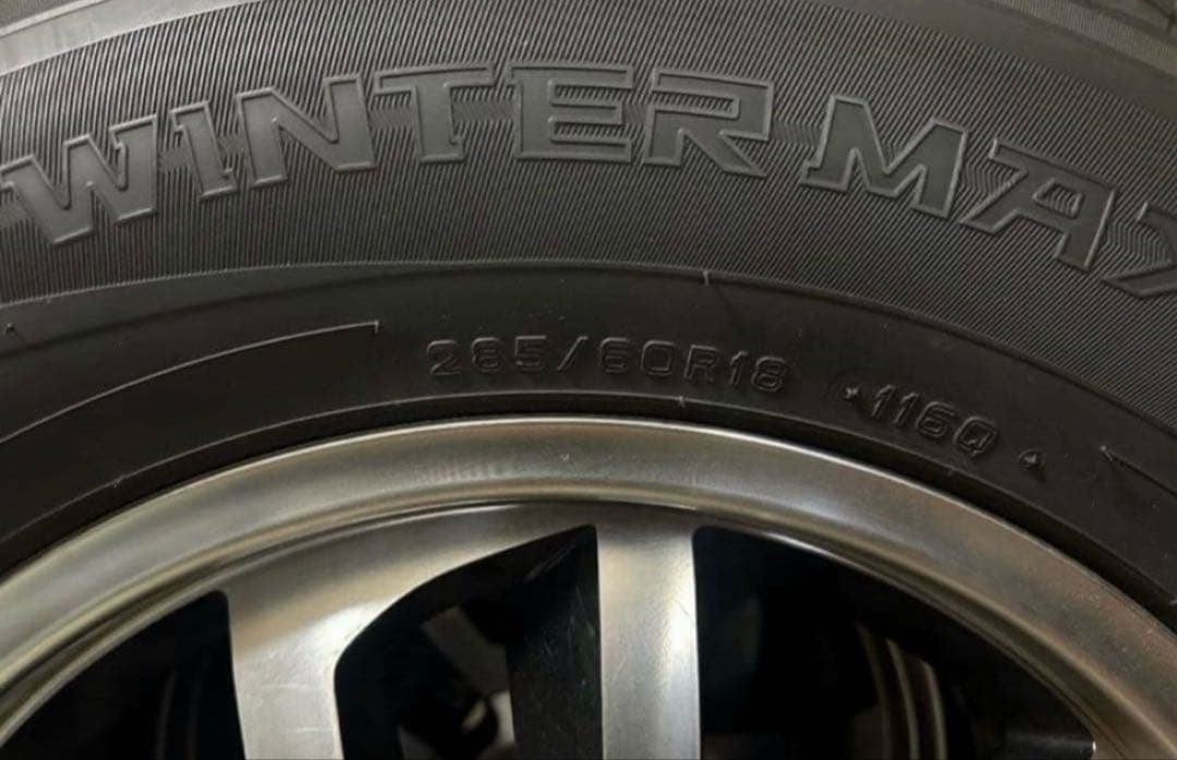 DUNLOP スタッドレスタイヤ　285/60R18 ホイル付き！