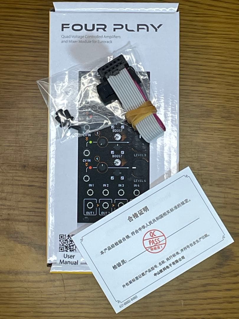 behringer FOUR PLAY モジュラーシンセ　ユーロラック