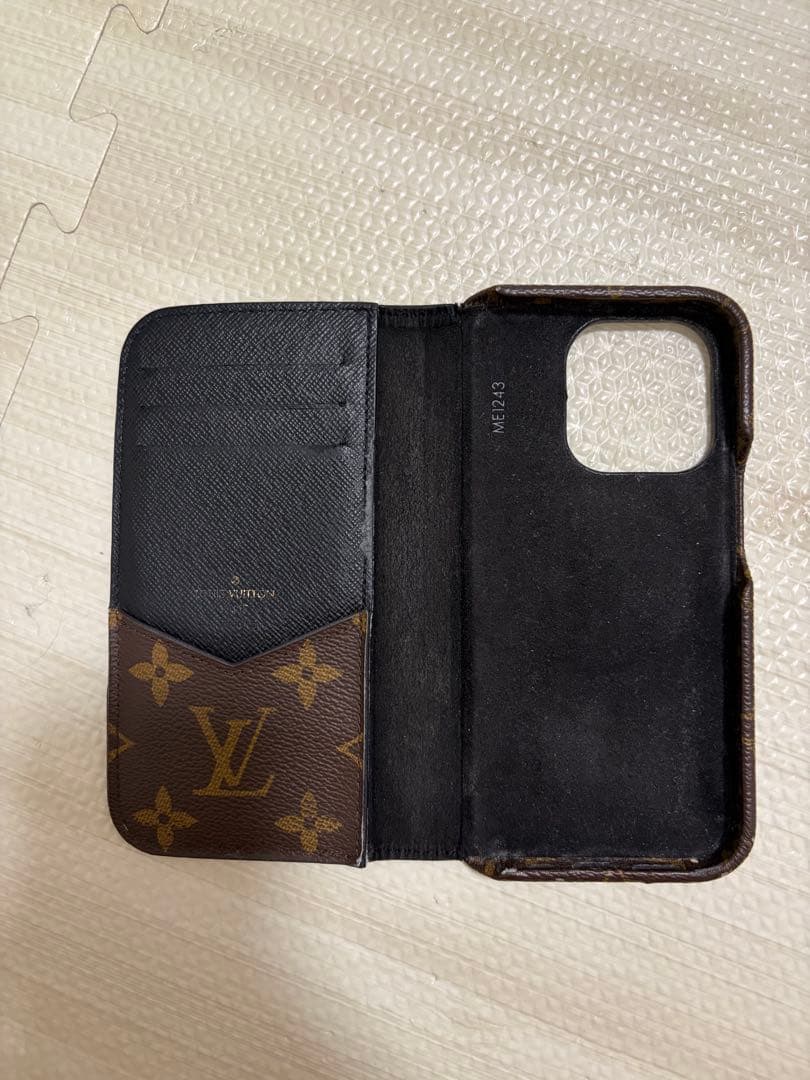 Louis Vuitton モノグラム 手帳型ケース iPhone15pro
