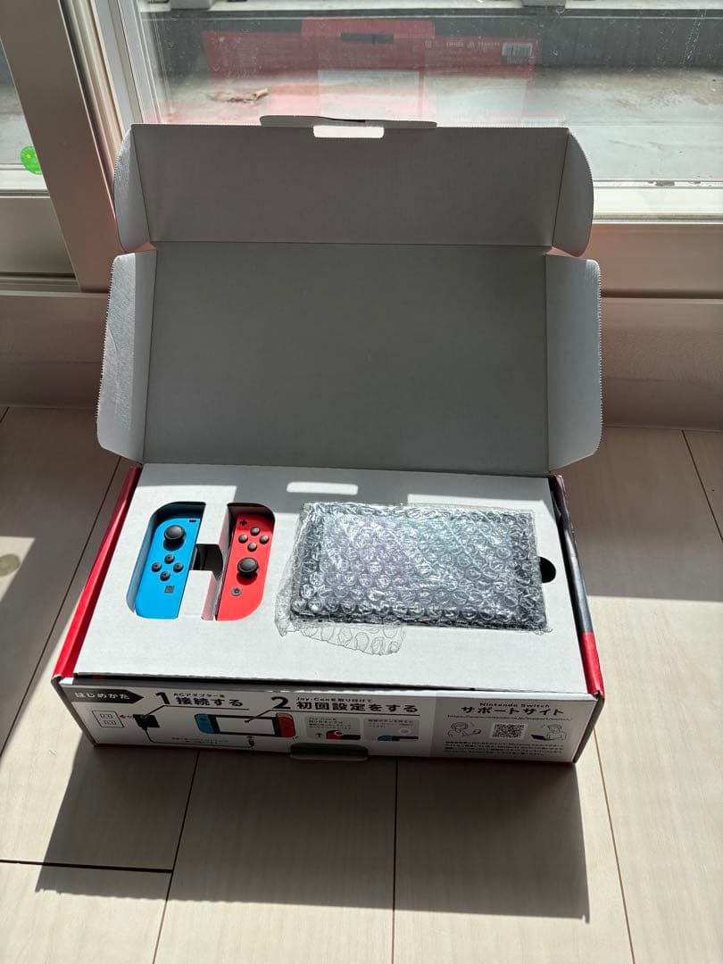 と*み様 Nintendo Switch 本体 青/赤 Joy-Con付き