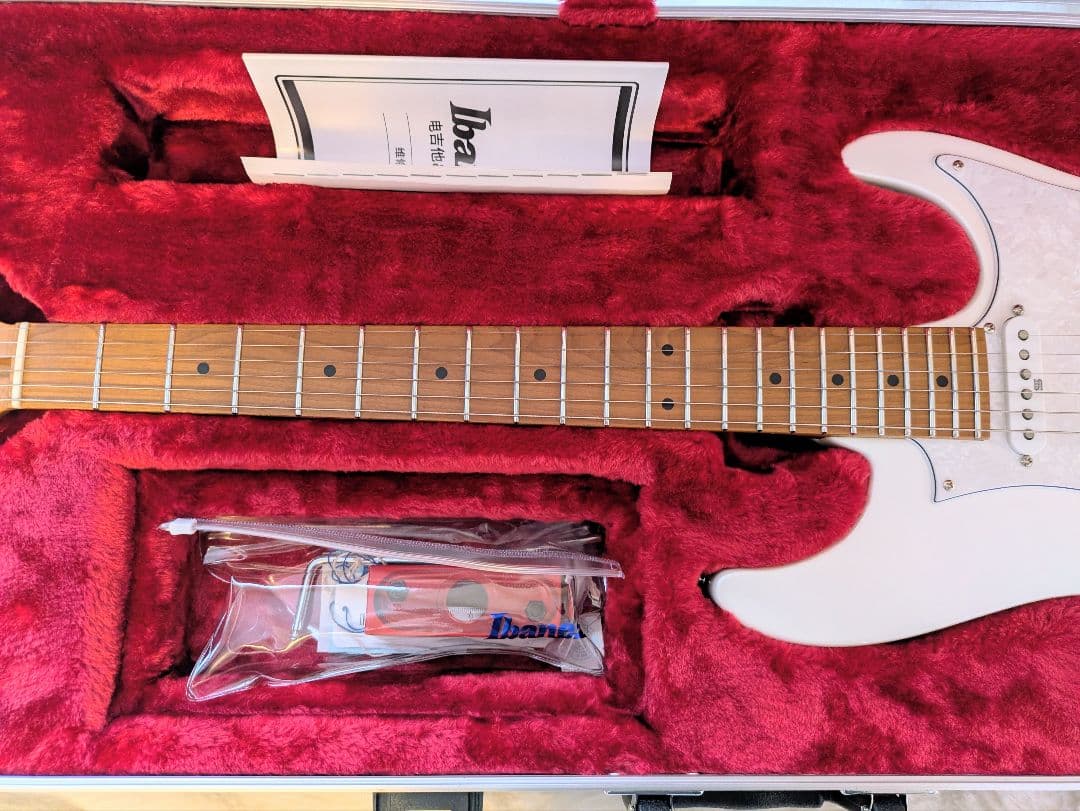 Ibanez AZ2204 PW Prestige 2025年製【未使用に近い】