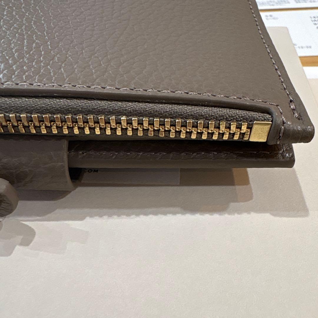 IACUCCI アバ ハーフウォレット CERVO グレイッシュベージュ 本革