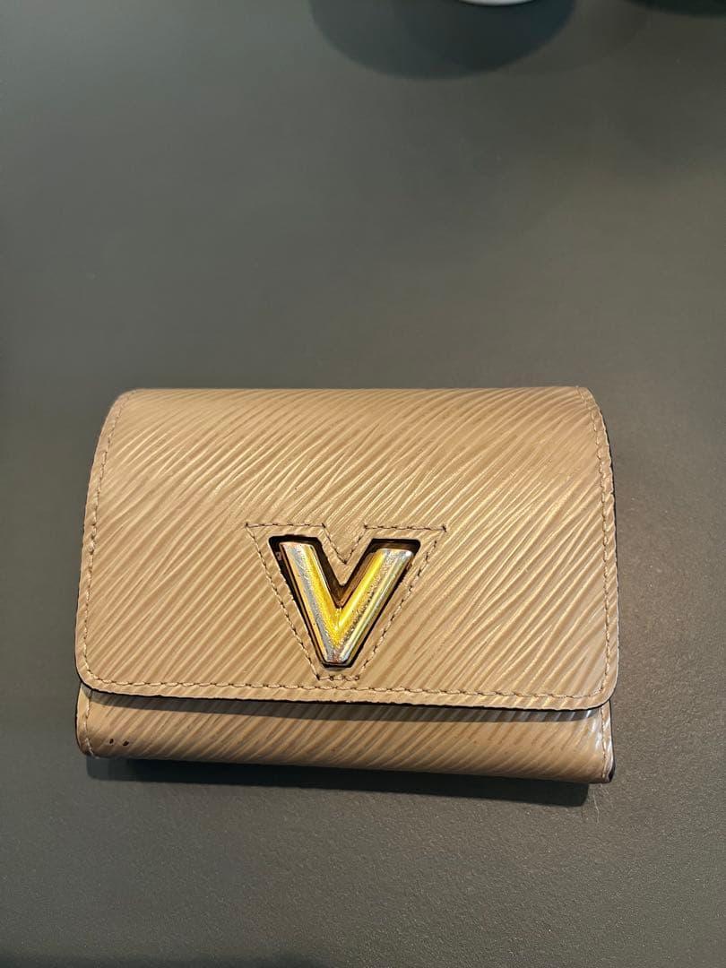 【SMILE369】Louis Vuitton エピレザー 三つ折り財布