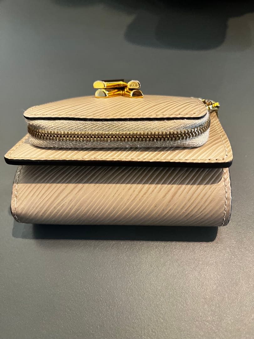 【SMILE369】Louis Vuitton エピレザー 三つ折り財布