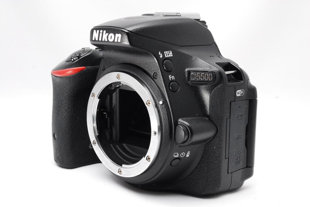 Nikon D5500 Wi-Fi転送機能搭載 自撮り ニコン 一眼レフカメラ