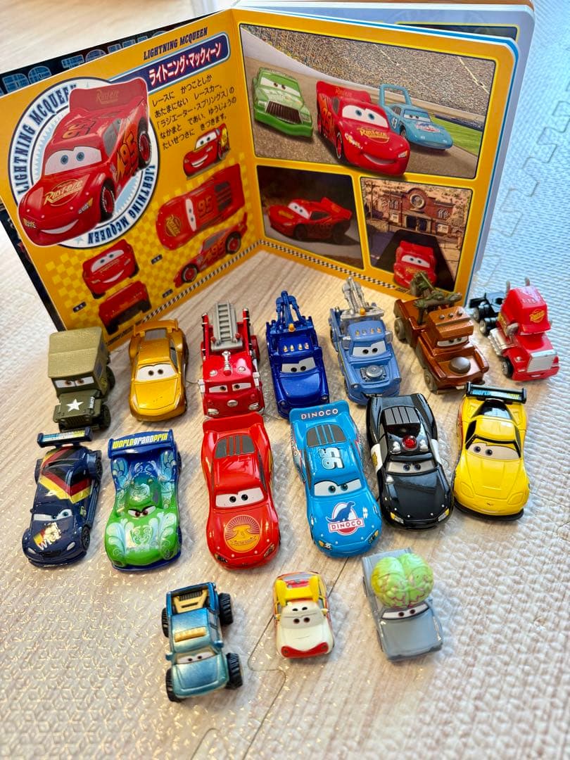 トミカ カーズ 絵本付き　まとめ売り
