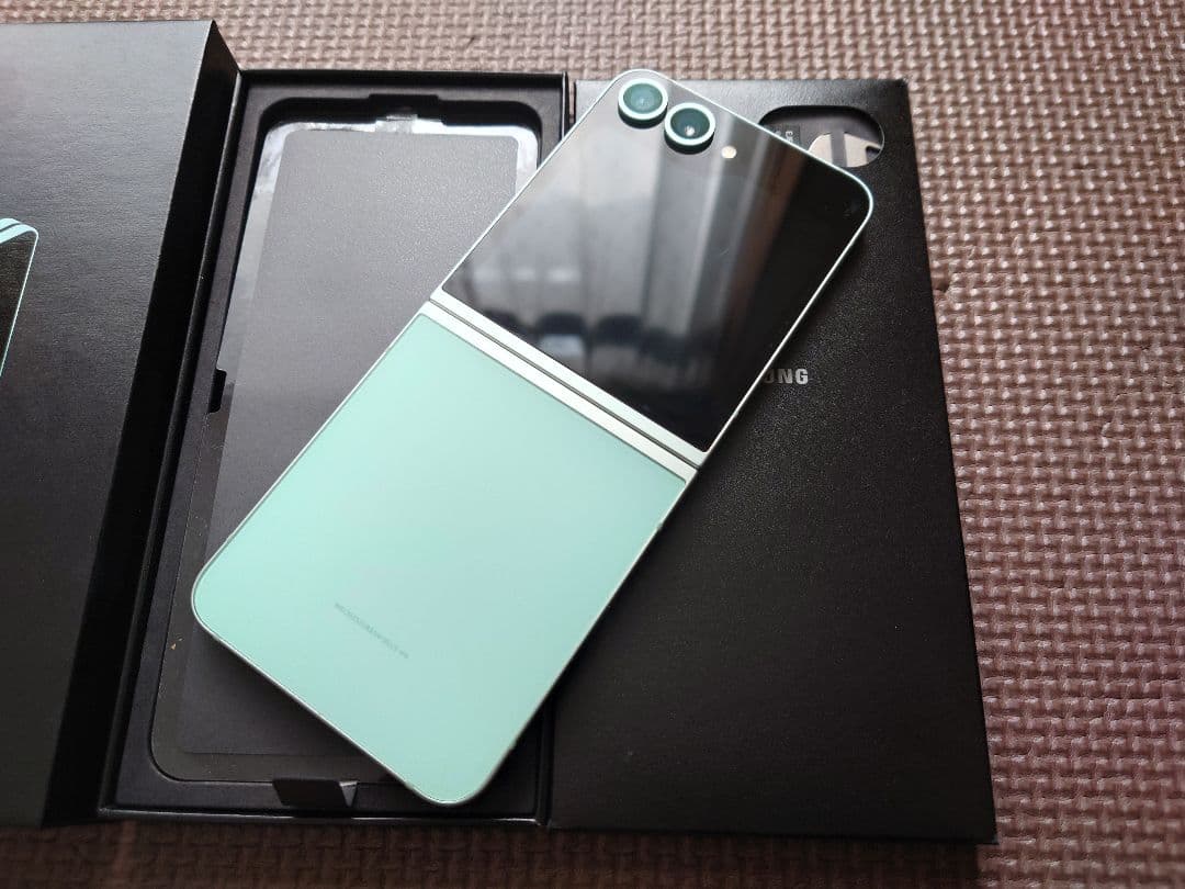 美品 Samsung Galaxy Z Flip6 SC-54E ミント