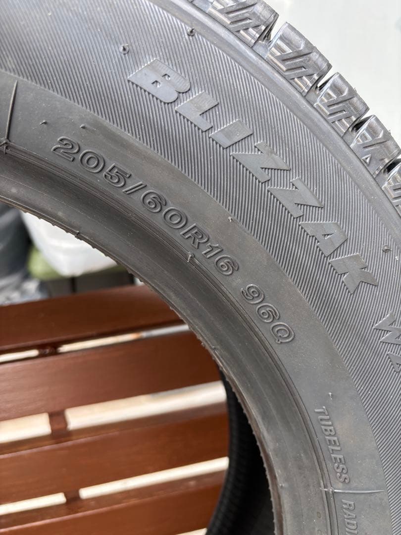 スタッドレスタイヤ4本　ブリヂストンブリザック WZ-1 205/60R16