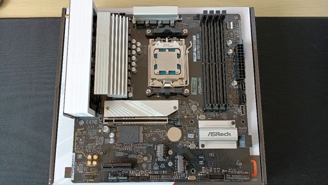 CPU ASRock B650M PRO X3D WiFi + Ryzen5 8400F