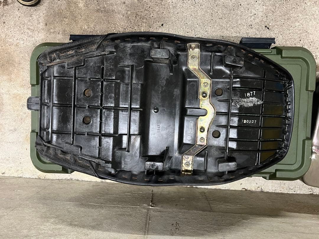 zrx400 後期　純正シート