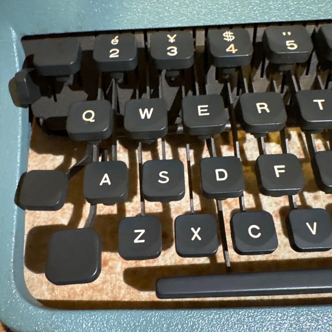 Olivetti Lettera 32 タイプライター 青