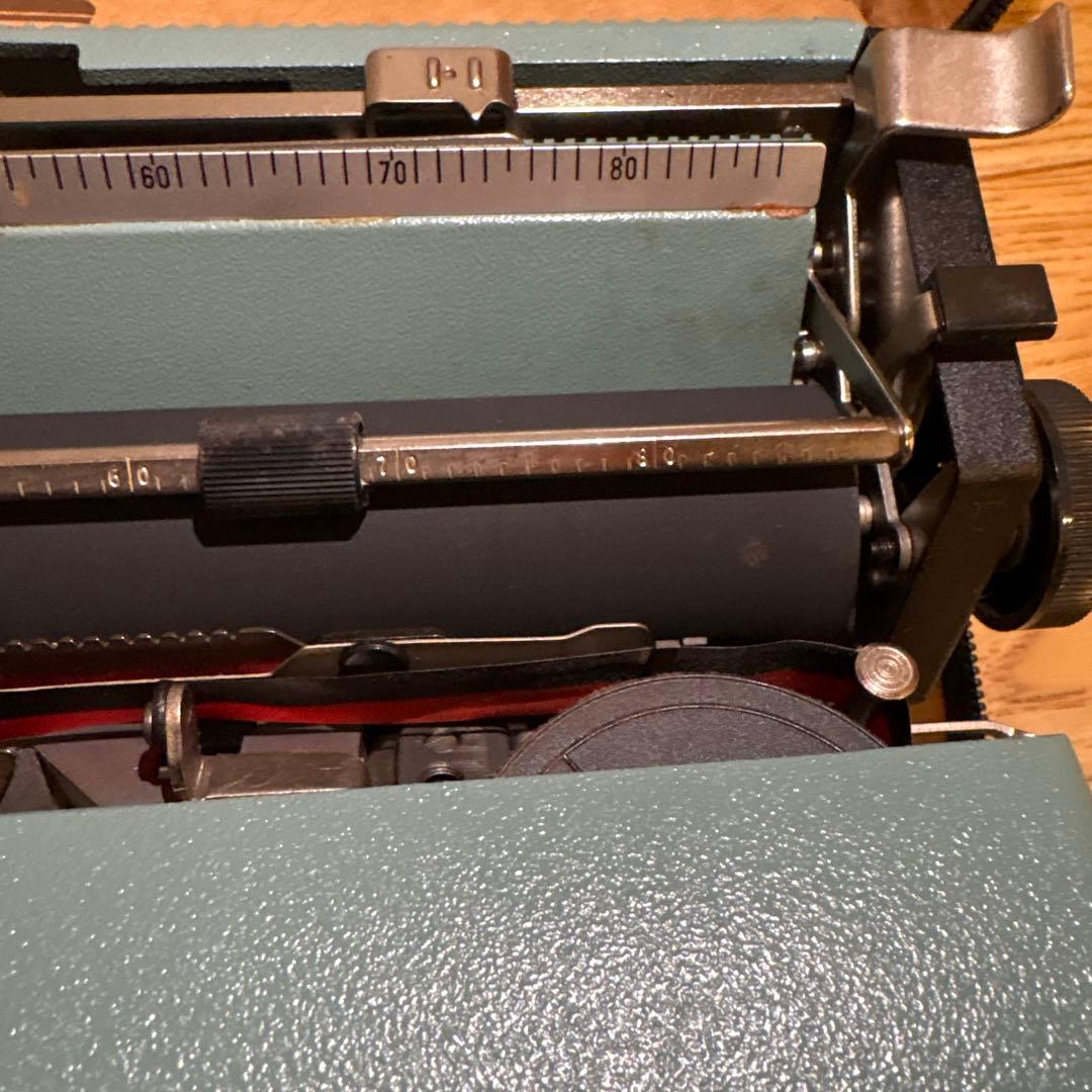 Olivetti Lettera 32 タイプライター 青