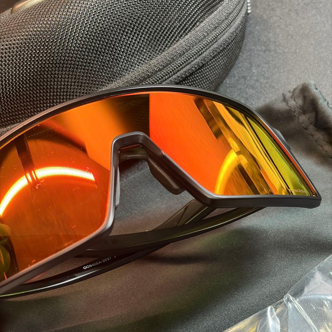 Oakley Sutro スポーツサングラス 【スートロ】　レッド
