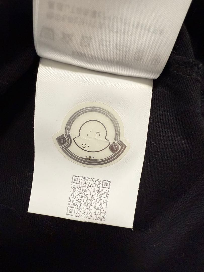 【美品】MONCLER　Tシャツ　ダブルワッペン　サイズM　メンズ　黒　デカロゴ