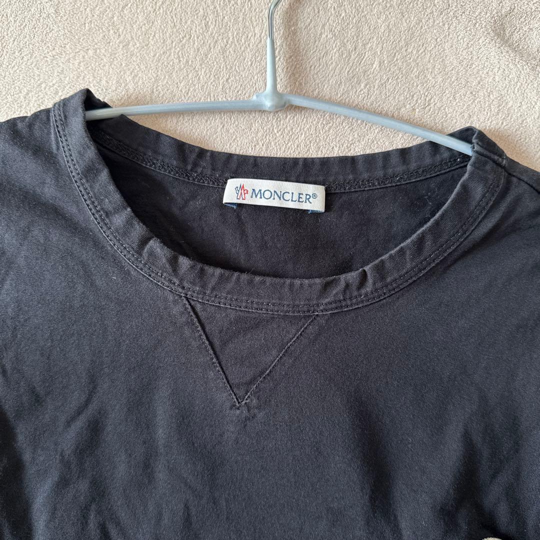 【美品】MONCLER　Tシャツ　ダブルワッペン　サイズM　メンズ　黒　デカロゴ