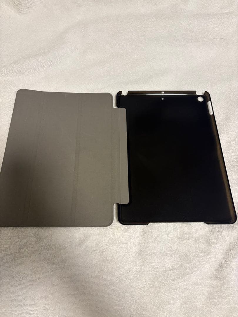 iPad 第6世代 32GB Wi-Fiモデル シルバー [動作良好] カバー付