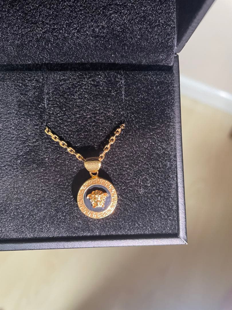 VERSACE ゴールドライオンペンダント