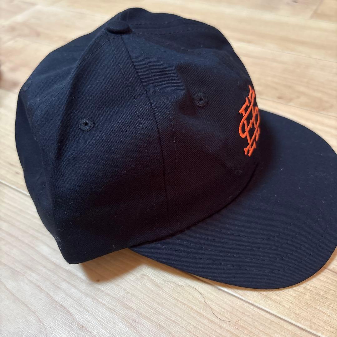 黒の刺繍ロゴベースボールキャップ　SEE SEE