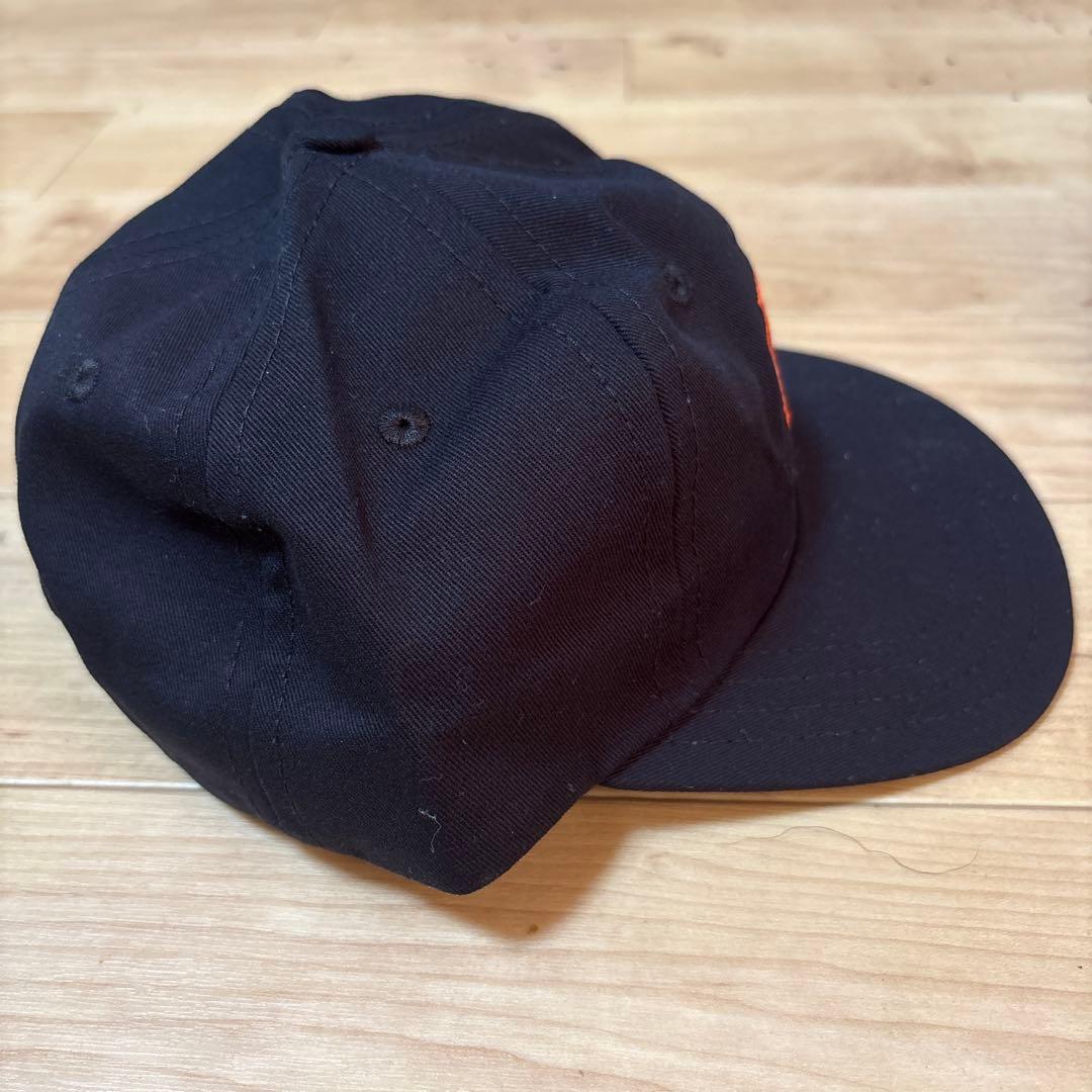 黒の刺繍ロゴベースボールキャップ　SEE SEE