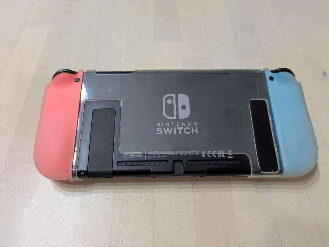 Nintendo Switch 本体 + ソフト４個、コントローラー４個