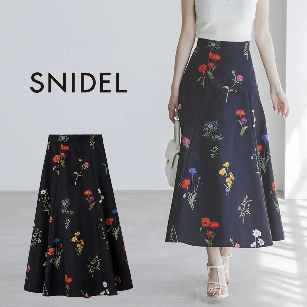 美品　SNIDEL スナイデル　 フレアプリントスカート　ネイビー　サイズ0