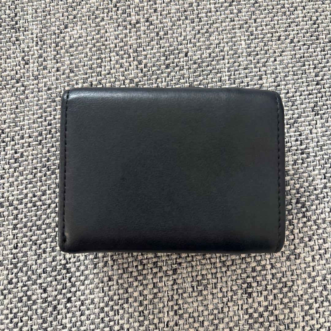 Fendi エンボス加工 ブラック三つ折り財布