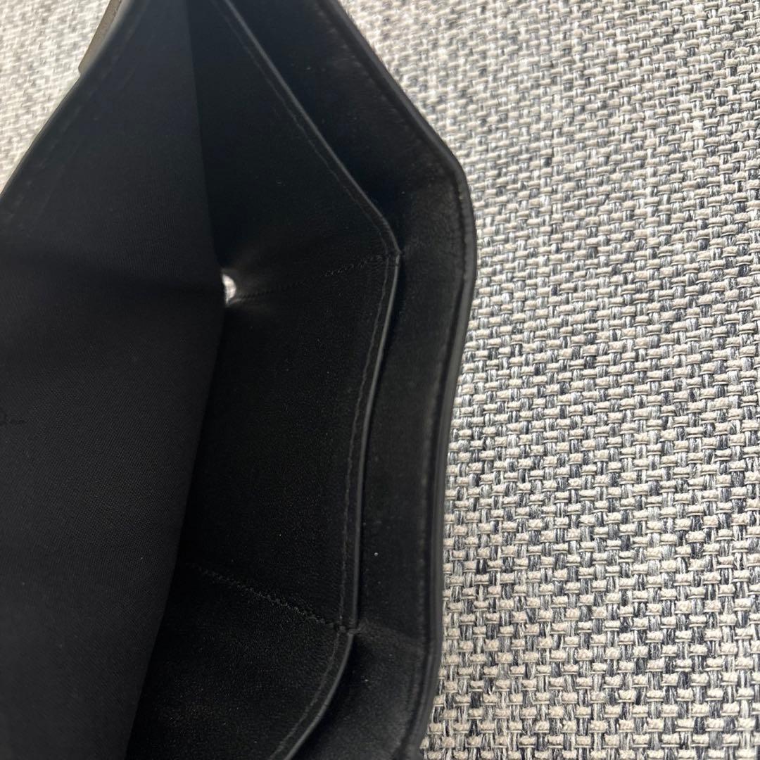 Fendi エンボス加工 ブラック三つ折り財布