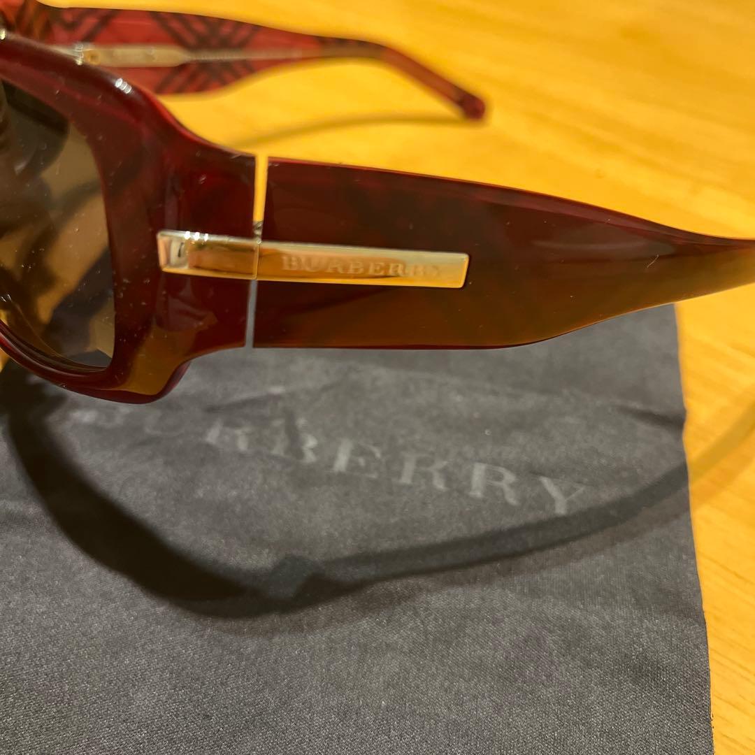 Burberry ダークレッド サングラス ケース付き