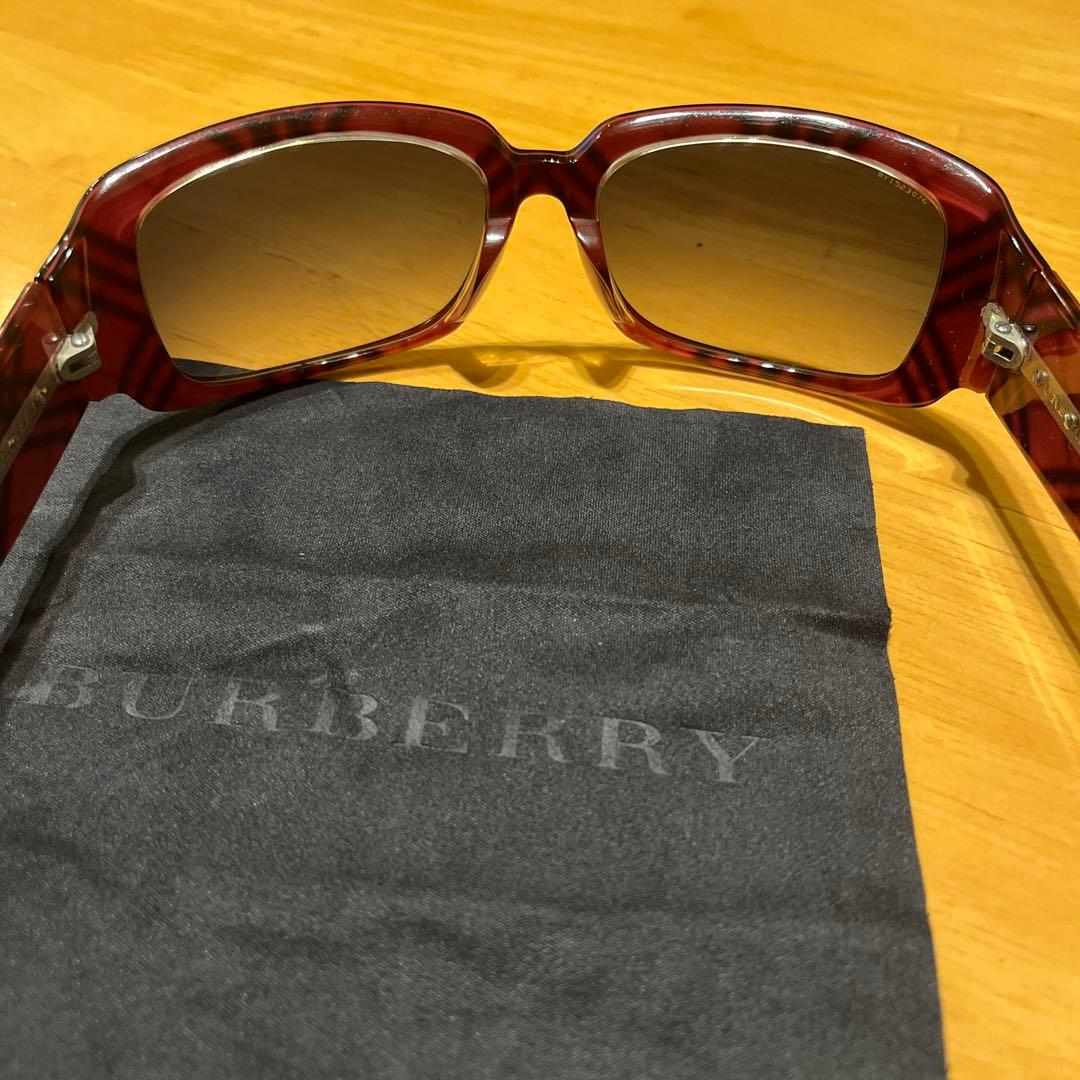 Burberry ダークレッド サングラス ケース付き