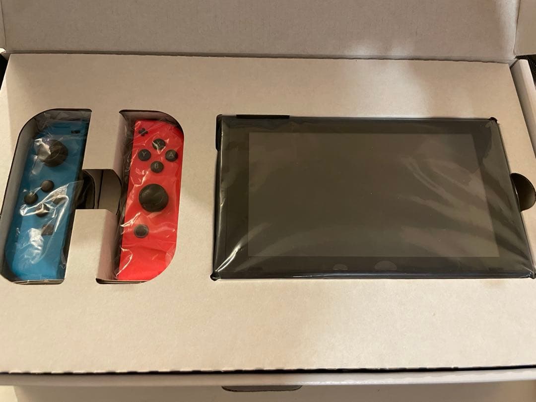 Switch 本体、Joy-Con ＋ カバーセット