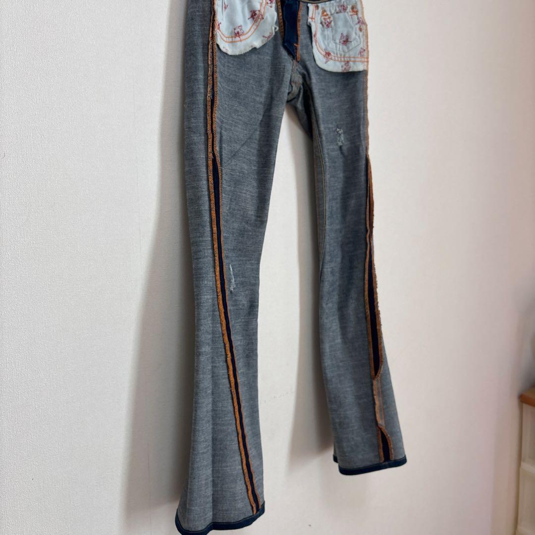 a336【TRUE RELIGION】レディース　26 ブーツカット　ダメージ
