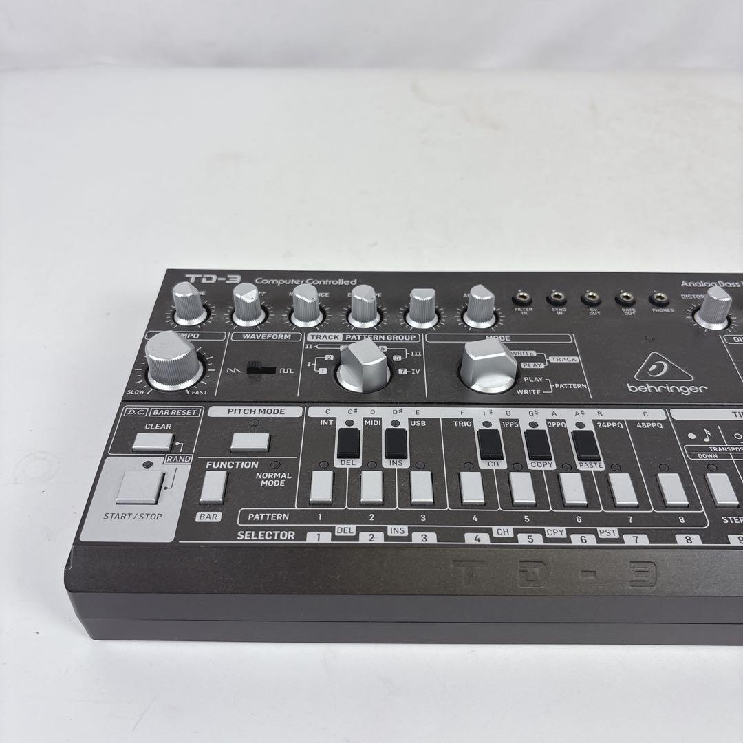 箱付 ベリンガー TD-3-BK アナログベースラインシンセサイザー