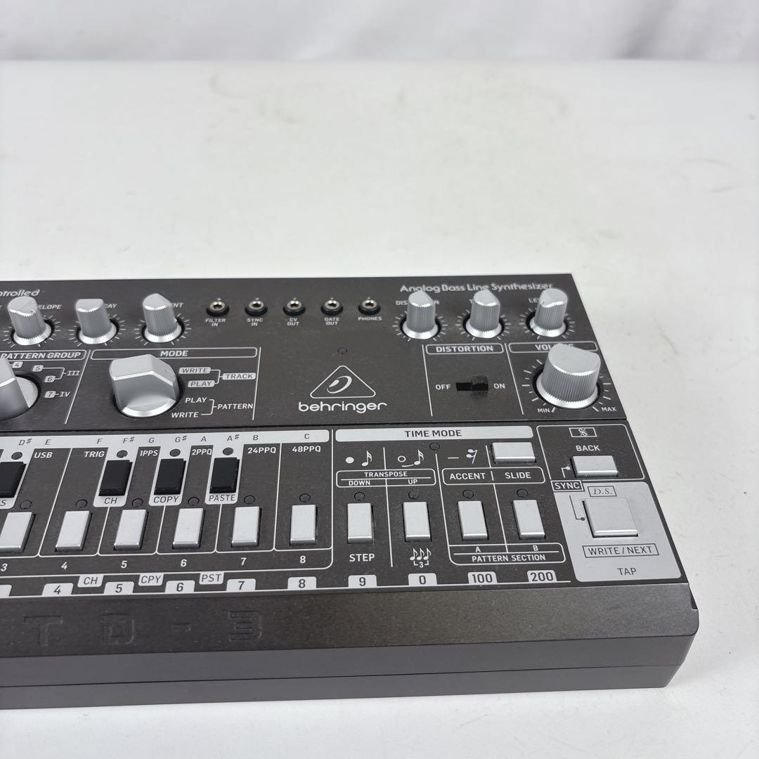 箱付 ベリンガー TD-3-BK アナログベースラインシンセサイザー