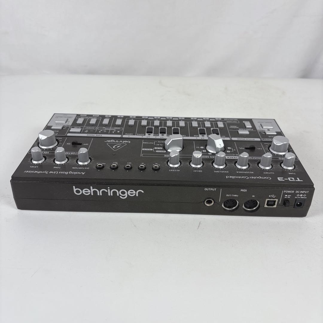 箱付 ベリンガー TD-3-BK アナログベースラインシンセサイザー