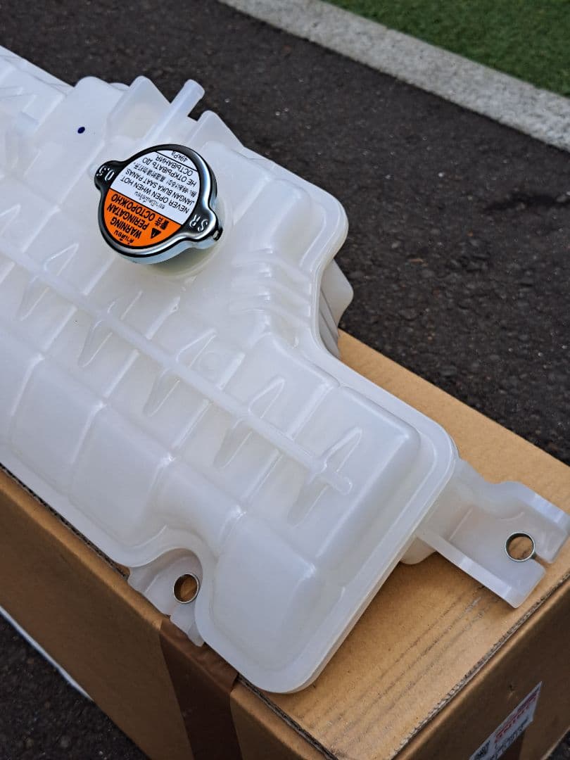 日野 プロフィア ラジエーターリザーブタンク 新品 S16F0-E0501