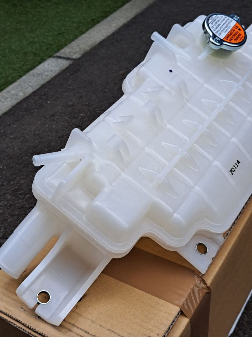 日野 プロフィア ラジエーターリザーブタンク 新品 S16F0-E0501