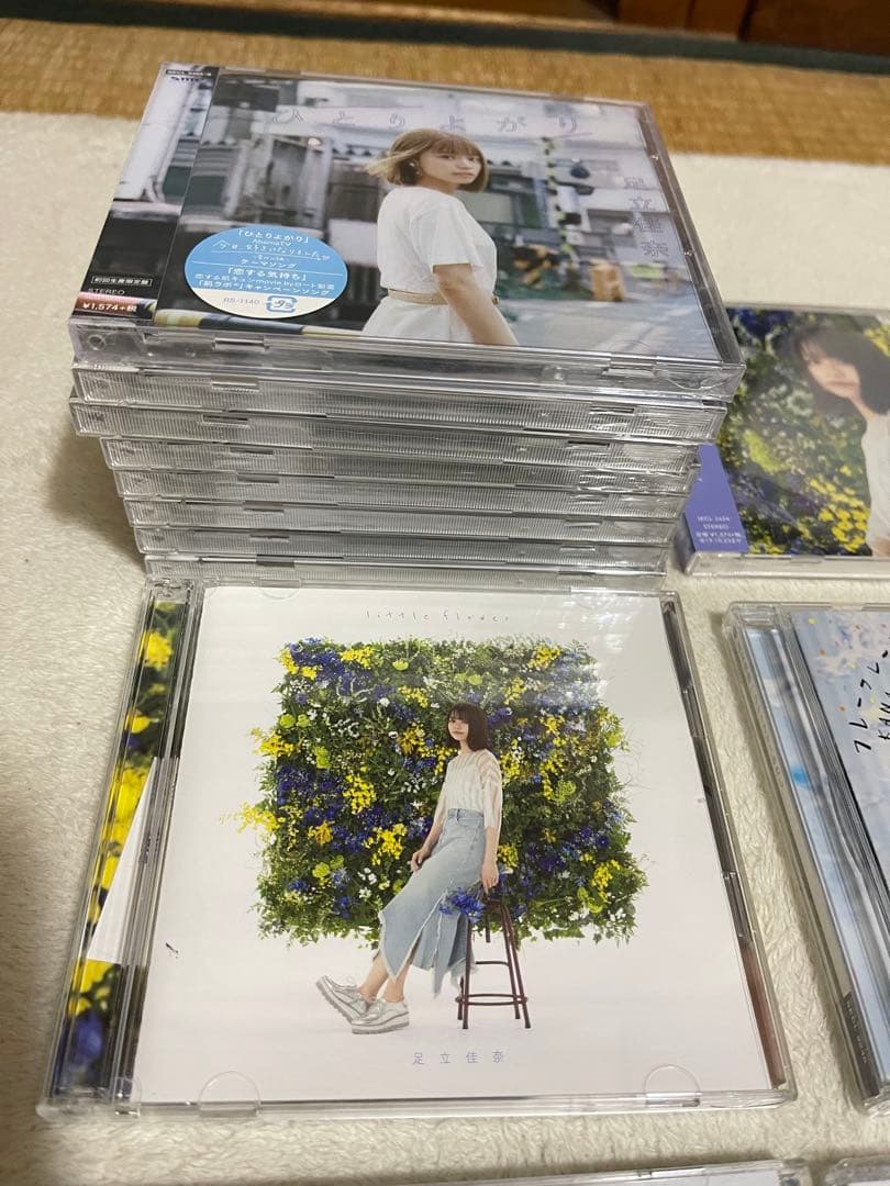 足立佳奈　さん　サイン入りグッズ！　CDいろいろセット