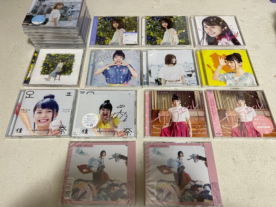 足立佳奈　さん　サイン入りグッズ！　CDいろいろセット
