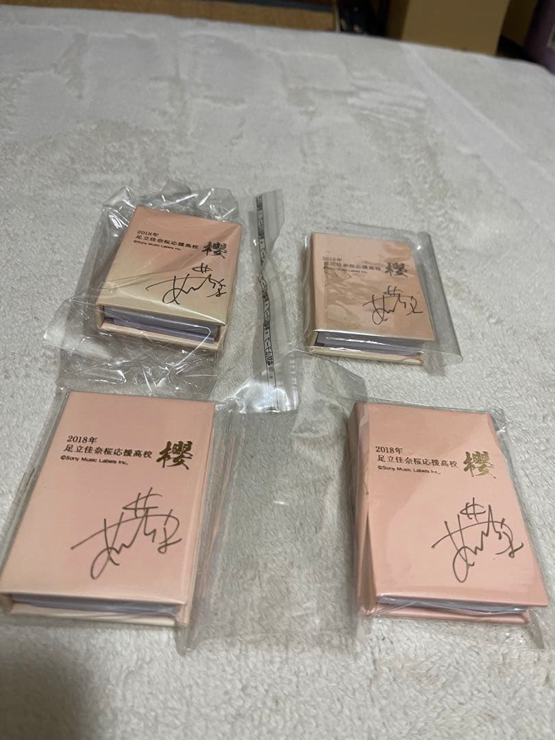 足立佳奈　さん　サイン入りグッズ！　CDいろいろセット