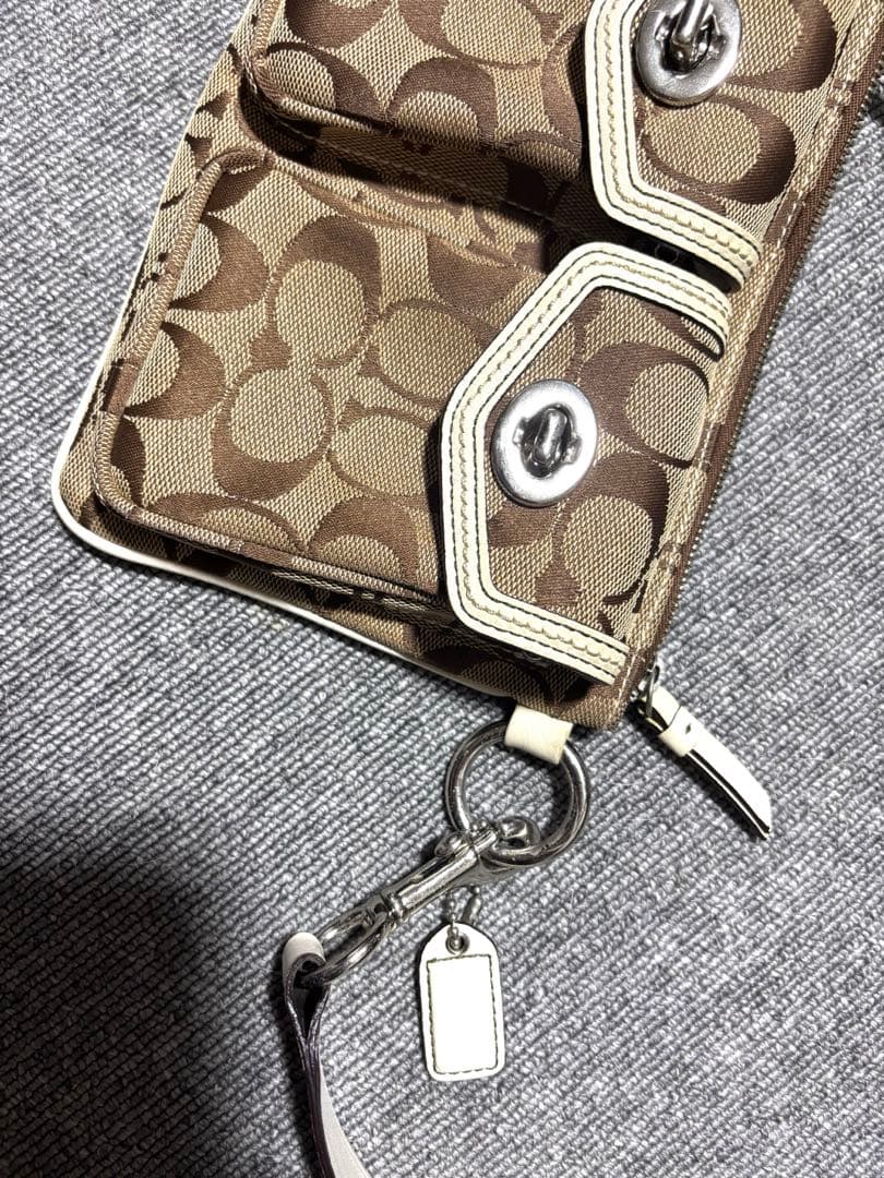 美品 COACH シグネチャー　キャンパス　ボディーバッグ ターンロック