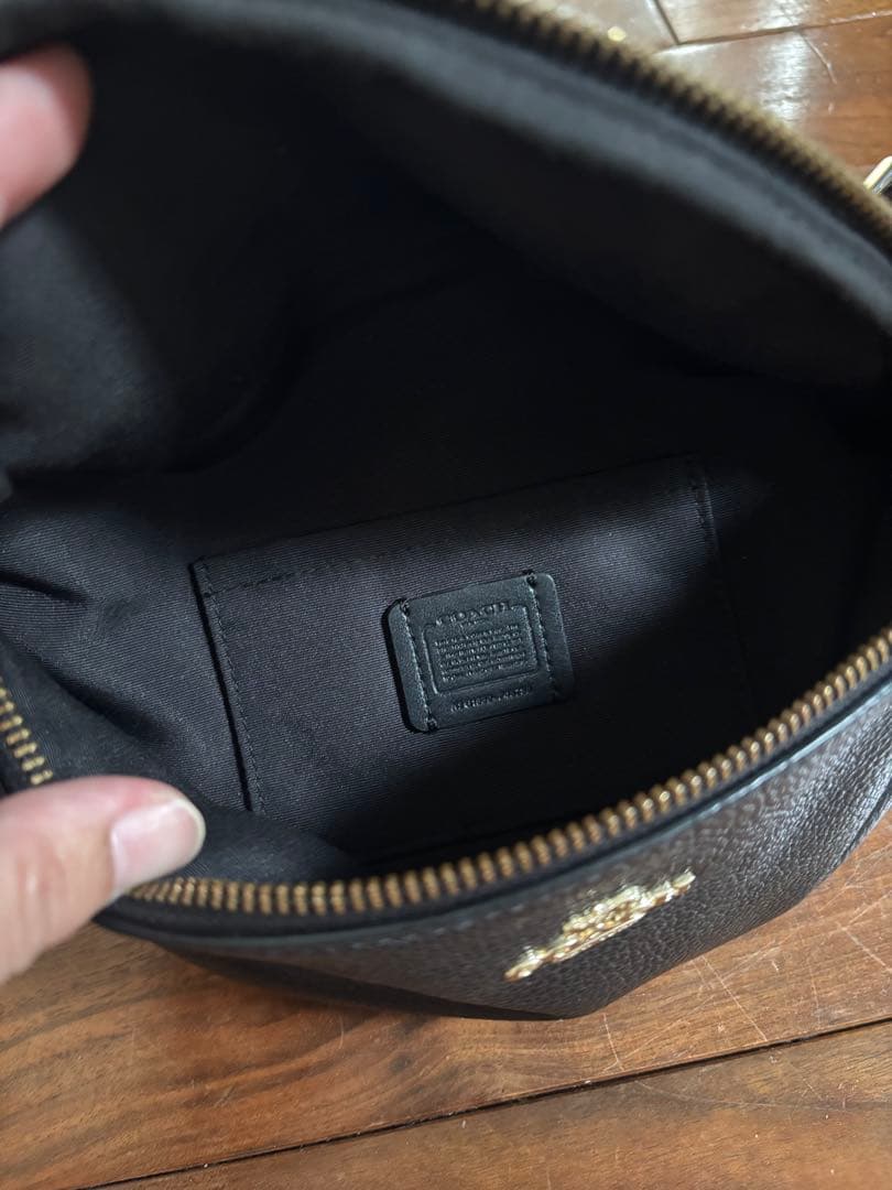 COACH コーチ　ブラック ボディバッグ　ワンショルダー　レザー