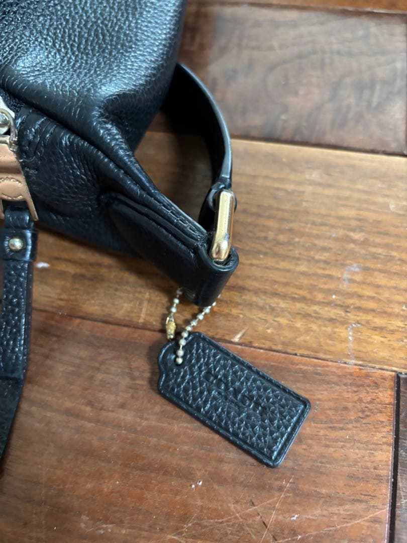 COACH コーチ　ブラック ボディバッグ　ワンショルダー　レザー